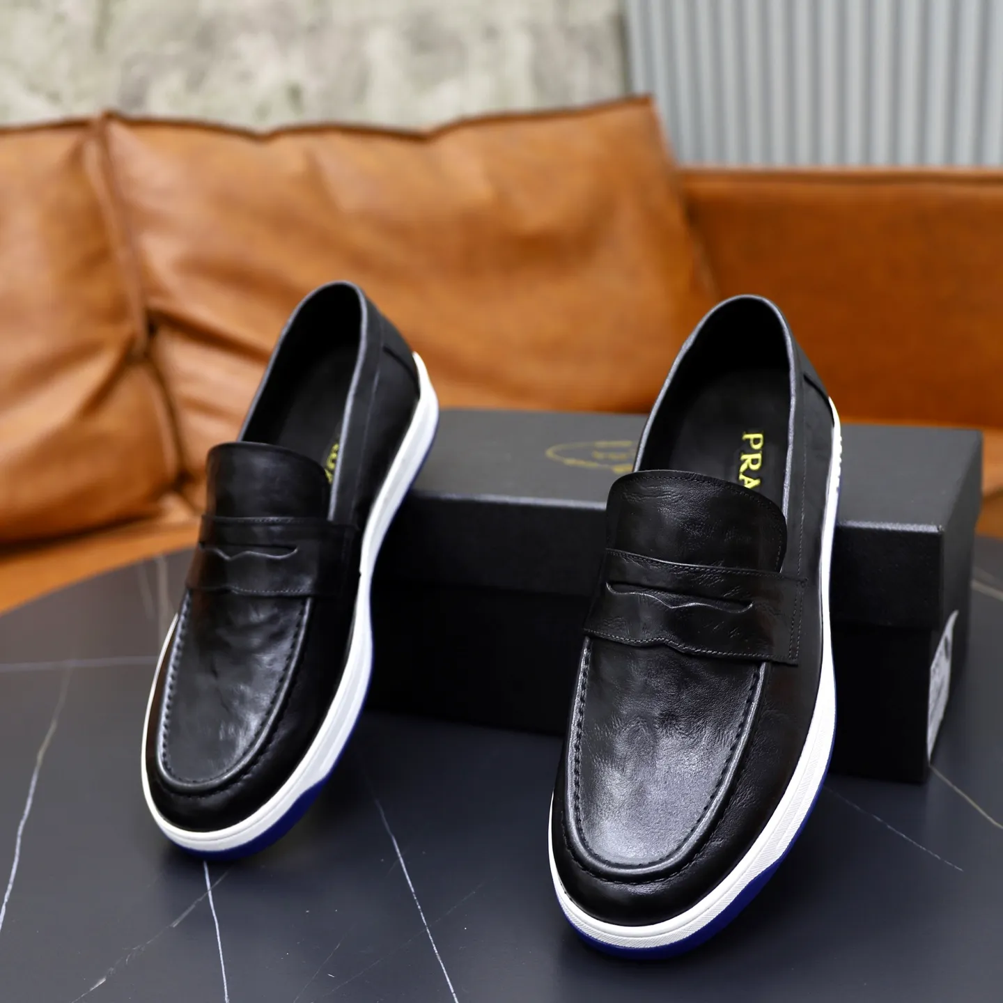 Factory price: 💰640 Prada classic men’s lace-up casual shoes | Imported cowhide upper | Upper stitching layered design, light and breathable | Soft and comfortable | Decorated with PRADA letters on the side | Distinctive sports style, showing the brand style | Lightweight concave and convex pattern rubber soles | Matched with cowhide foot pad lining | Excellent foot feel, fashionable and elegant | Size: 38-44 (45 customized)